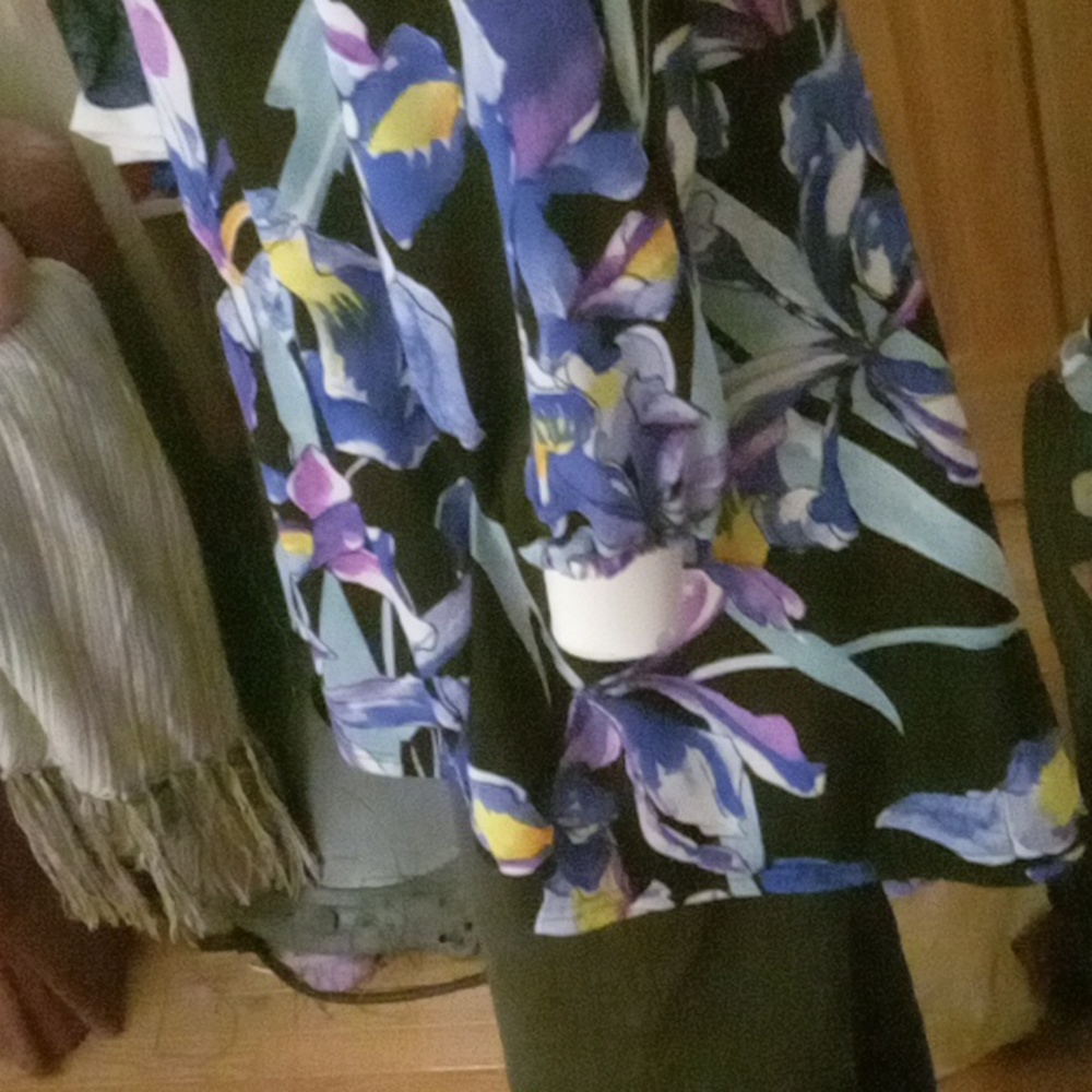 Floral bishop sleeve tunic - Picture 2 of 3